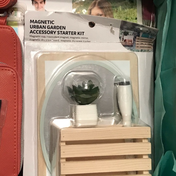 Large Flat Rate Box 26 New Items For the Ladies - Picture 5 of 16